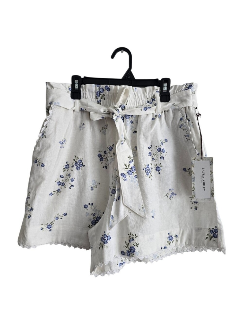 Laura Ashley White Floral Tie-Belt High-Waist Scalloped Hem Shorts Size M